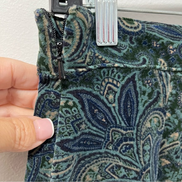FOREST GREEN PAISLEY PRINT VELVET SKIRT - Picture 7 of 9